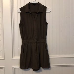 Sleeveless romper w/ pockets 💓